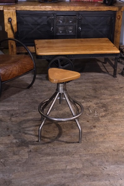 tabouret ancien atelier assise triangle